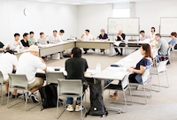 番組の制作会議の様子。