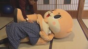 爆笑問題・太田が、ゆるキャラのちぃたん☆とバトルを繰り広げる様子。(c)中京テレビ