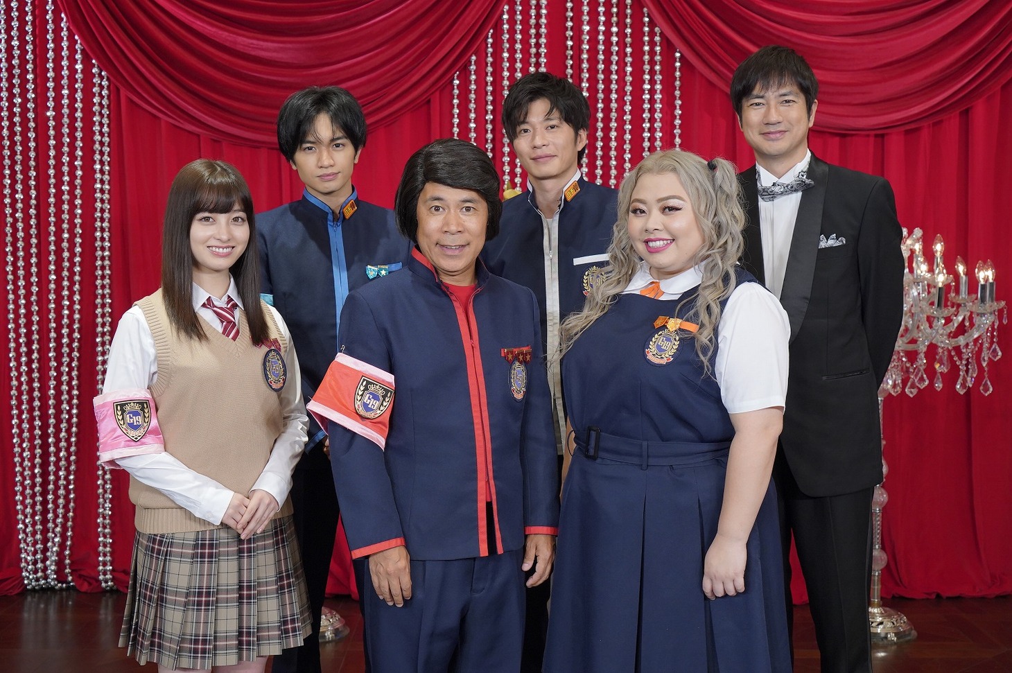 （前列左から）橋本環奈、ナインティナイン岡村、渡辺直美。（後列左から）中島健人、田中圭、羽鳥慎一。