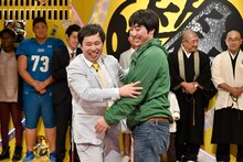 「霜降り明星100人斬り」のワンシーン。(c)読売テレビ