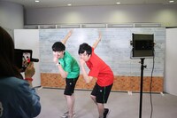 TikTok動画を撮影するジュリエッタ。