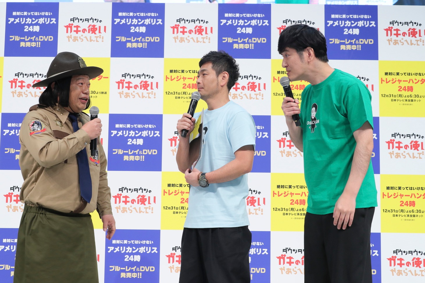 左から藤原寛氏、ココリコ。