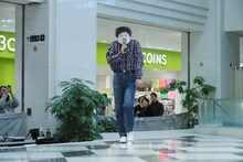 会場に現れた野性爆弾くっきー。