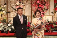 （左から）くりぃむしちゅー上田、宮司愛海アナ。(c)フジテレビ