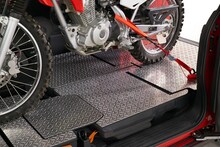 チュートリアル福田のカスタムカー「移動式バイクパーク フクダーランド」。