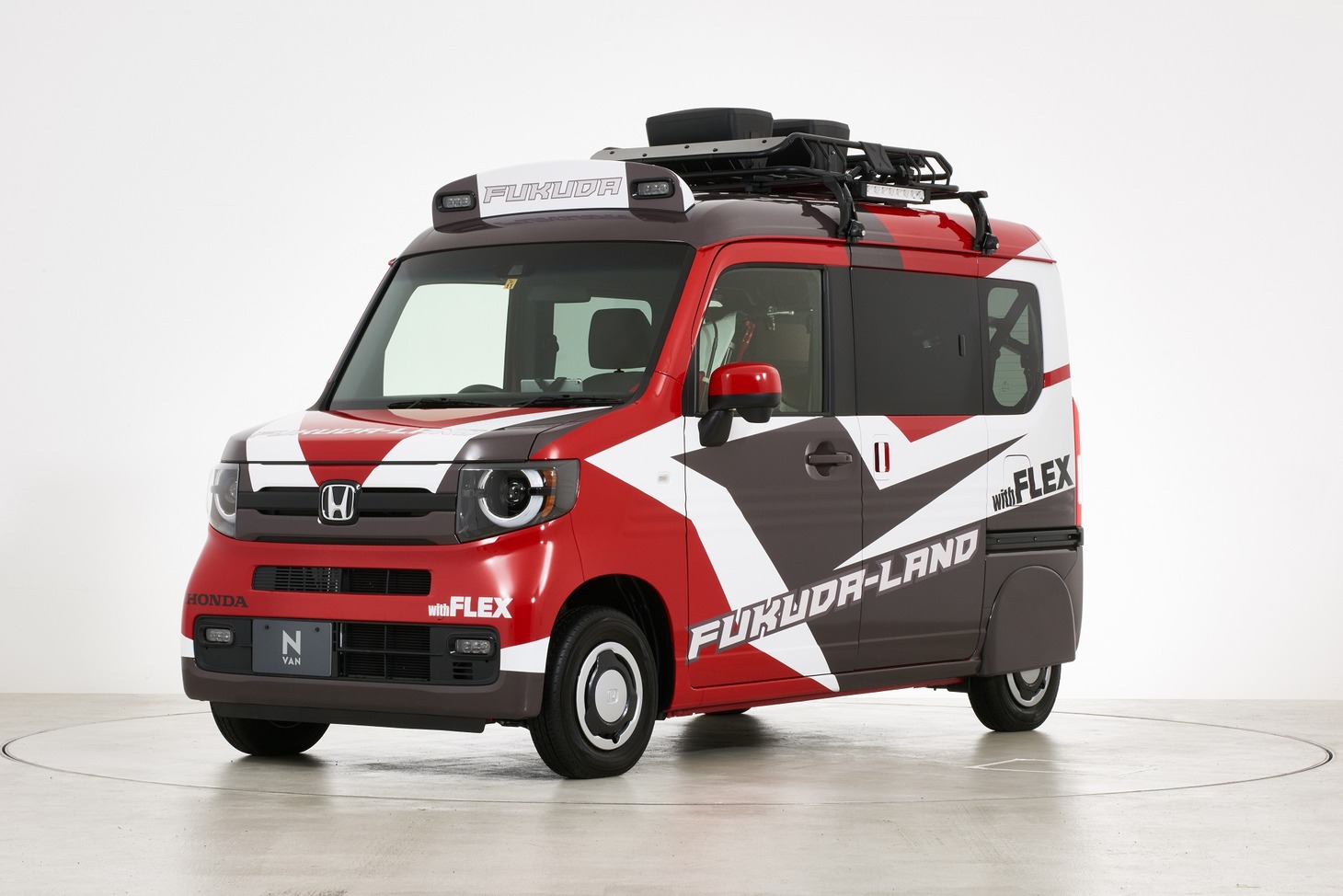 チュートリアル福田のカスタムカー「移動式バイクパーク フクダーランド」。