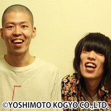 金属バット。左から小林圭輔、友保隼平。