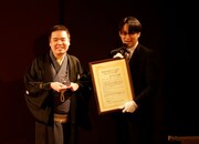 「渋谷らくご大賞 おもしろい二つ目賞」を受賞した柳亭市童。