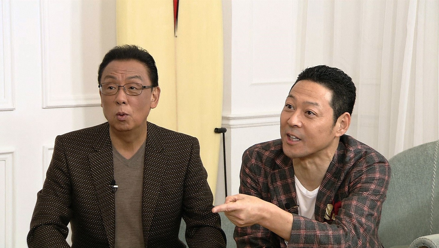 「お悩み相談ポロリDX」で芸人たちの悩みを聞く（左から）梅沢富美男、東野幸治。(c)関西テレビ