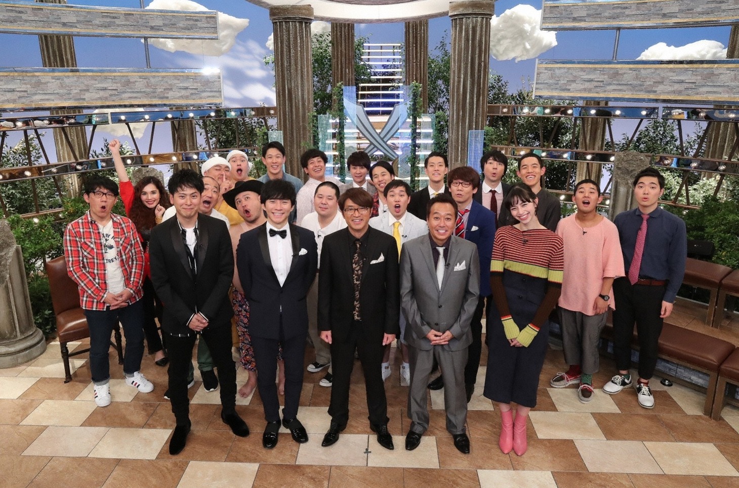 新たなネタ番組「連笑 10人連続で笑わせろ！」の出演者たち。(c)関西テレビ