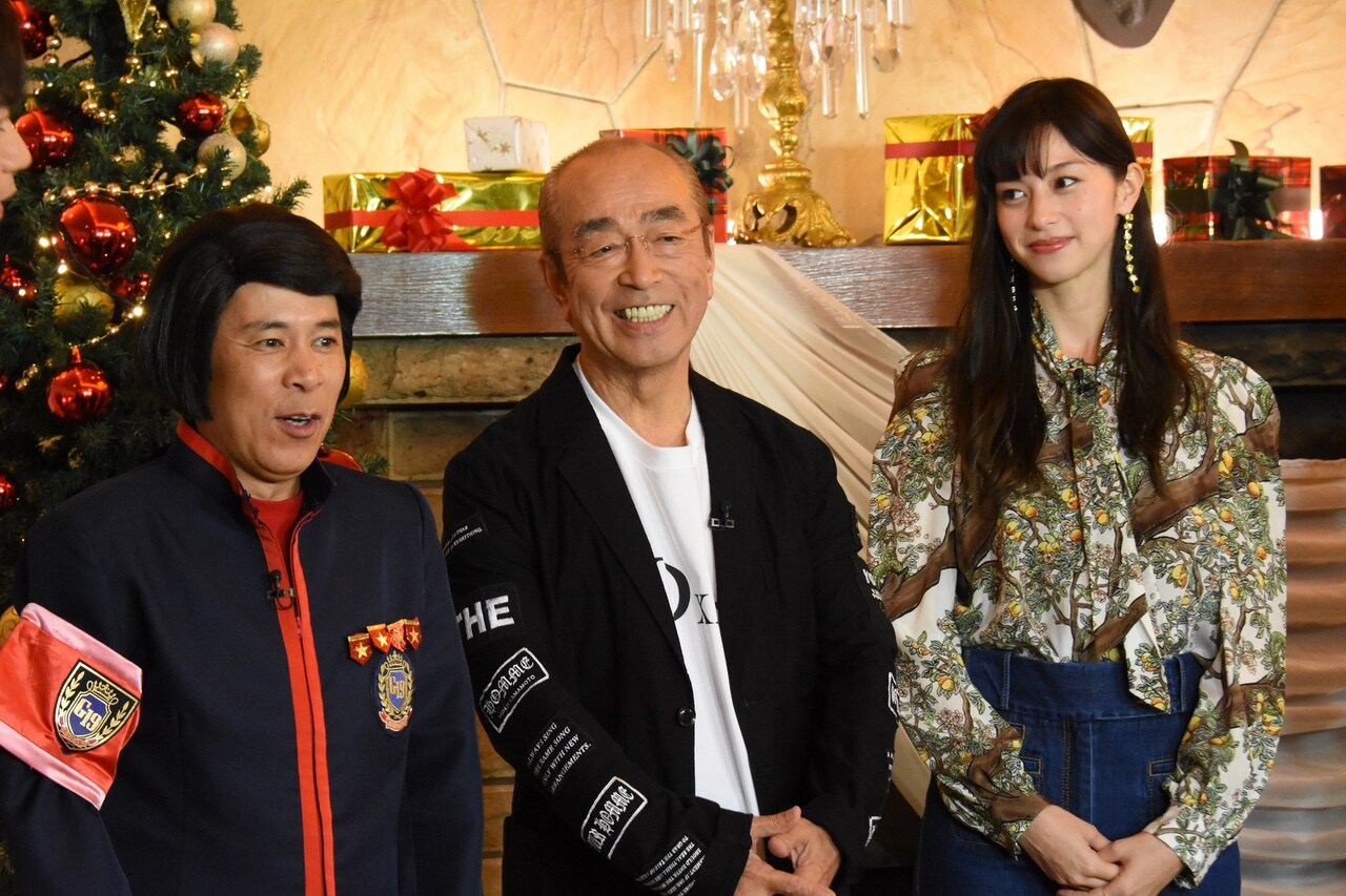 左からナインティナイン岡村、志村けん、中条あやみ。(c)日本テレビ