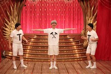 南原清隆（中央）とチョコレートプラネット。(c)フジテレビ