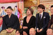 （後列左から）チョコレートプラネット、三四郎・小宮らスタジオ出演する芸人たち。(c)テレビ朝日