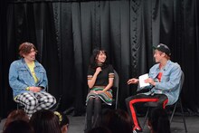 トーク中の（左から）EXIT・りんたろー。、葵夏美、EXIT兼近。