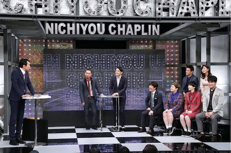 アンガールズ田中による芸人分析を聞くMC陣。(c)テレビ東京