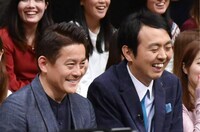 特別審査員のスピードワゴン井戸田、アンガールズ田中（左から）。