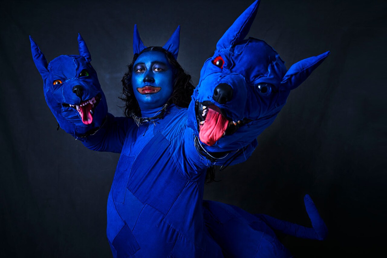 ケルベロスに扮するロバート秋山。(c)NHK