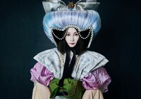 極寒女王に扮するYOU。(c)NHK