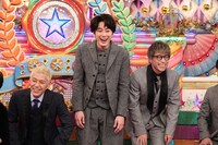 「金曜★ロンドンハーツ 豪華49名で笑いの祭典 ドッキリスター大賞＆奇跡の変身4時間SP」より。(c)テレビ朝日