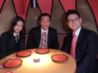 左から石森虹花、ナイツ。