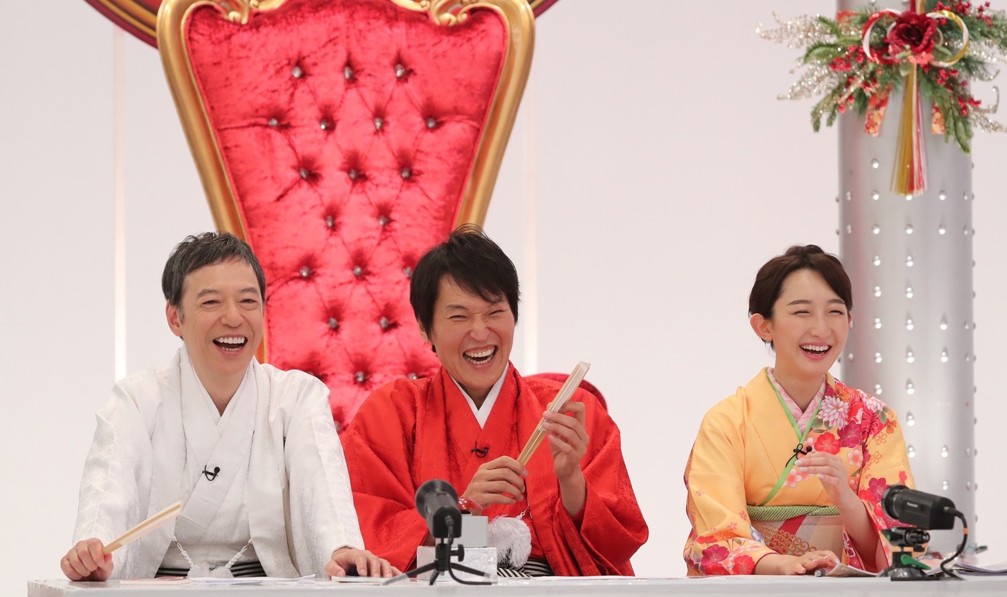 （左から）板尾創路、千原ジュニア、竹上萌奈アナ。(c)関西テレビ