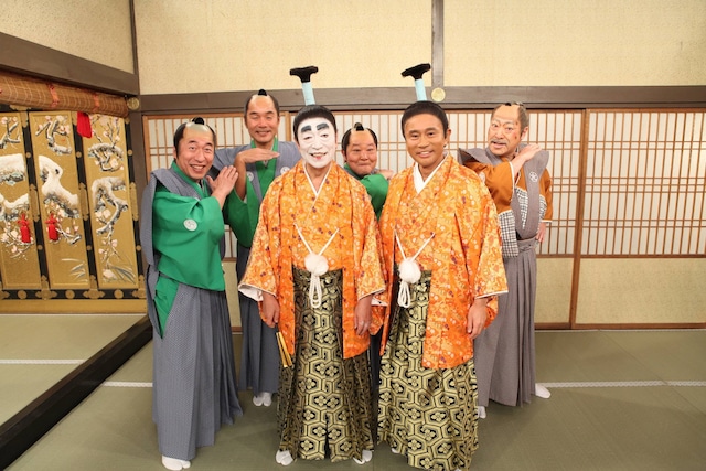 「志村けんのバカ殿様」に出演する志村けんと浜田雅功（前列右）、ダチョウ倶楽部、桑野信義（後列右）。(c)フジテレビ
