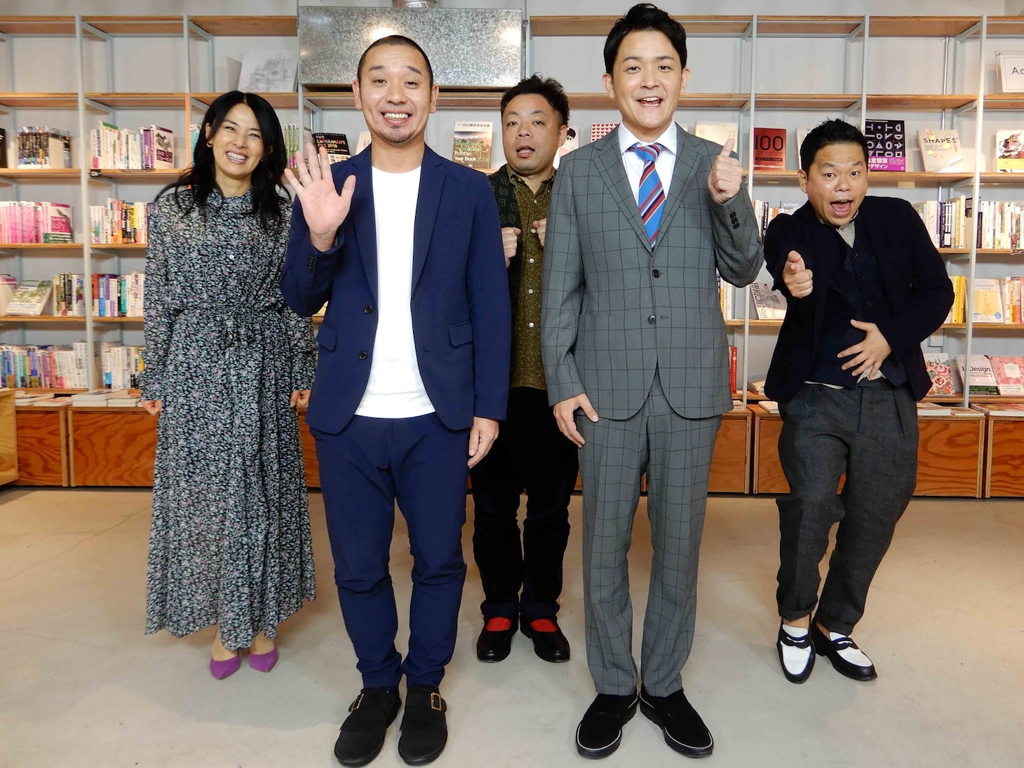 「千鳥の『話の引き出し』」に出演する千鳥と井森美幸（後列左）、ダイアン（後列右）。(c)関西テレビ