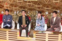（左から）おぎやはぎ、新川優愛、石原良純。(c)フジテレビ