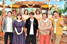 「7つの海を楽しもう！世界さまぁ～リゾート1時間SP」に出演する（前列左から）有吉弘行、筧美和子、さまぁ～ず、ますだおかだ岡田ら。(c)TBS