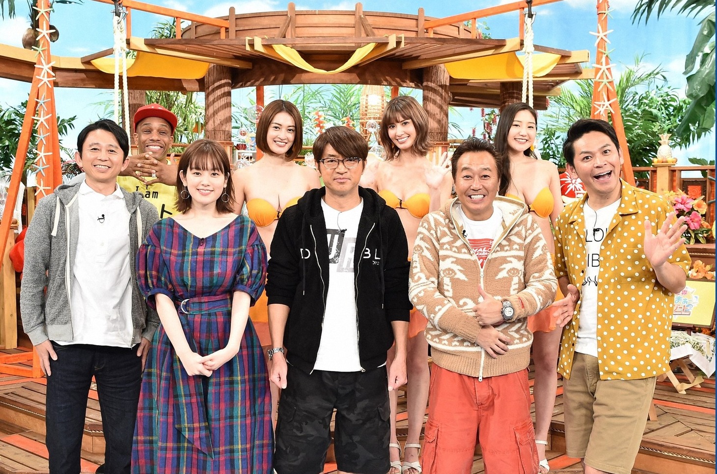 「7つの海を楽しもう！世界さまぁ～リゾート1時間SP」に出演する（前列左から）有吉弘行、筧美和子、さまぁ～ず、ますだおかだ岡田ら。(c)TBS