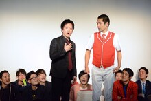 トークの流れで営業ネタを披露することになったエルシャラカーニ。