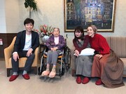 「ご長寿ツアー」の参加者たち。(c)日本テレビ