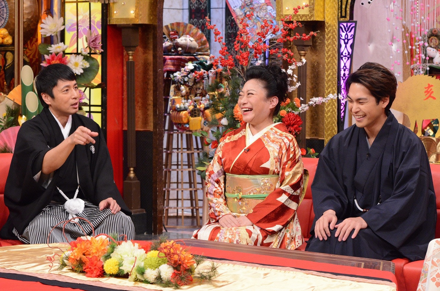 「今夜くらべてみました 超人気俳優もDA PUMPも直美も!!元日から超豪華3時間SP」スタジオパートのワンシーン。(c)日本テレビ