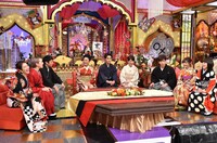 「今夜くらべてみました 超人気俳優もDA PUMPも直美も!!元日から超豪華3時間SP」スタジオパートのワンシーン。(c)日本テレビ