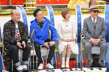 左からギャロップ、山根明氏夫妻。(c)MBS