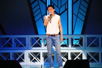 「マンゲキ歌合戦inよしもと漫才劇場」の様子。