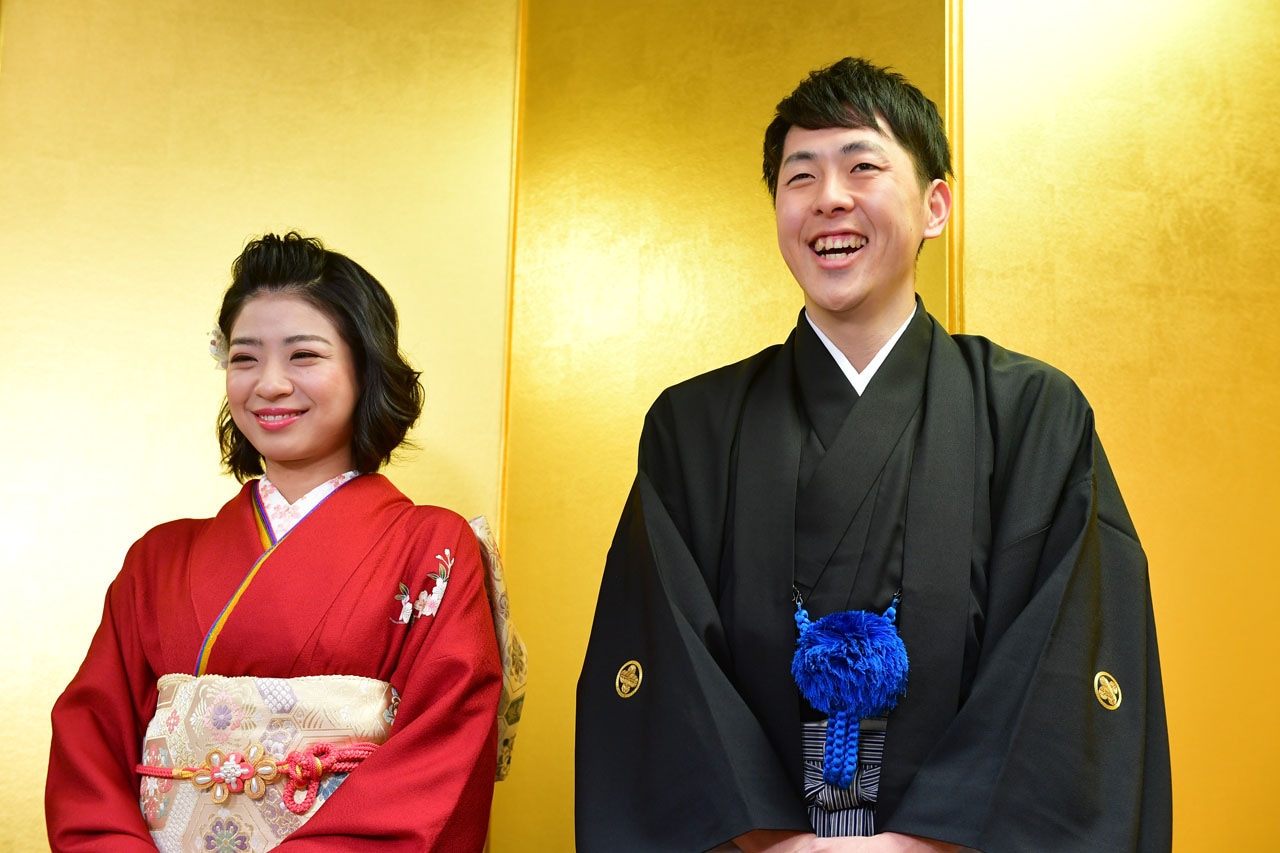 井上安世（左）と吉田たち・ゆうへい（右）。