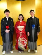 左から吉田たち・こうへい、井上安世、吉田たち・ゆうへい。