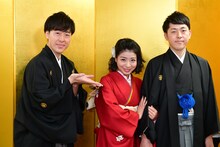 左から吉田たち・こうへい、井上安世、吉田たち・ゆうへい。