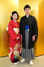 井上安世（左）と吉田たち・ゆうへい（右）。