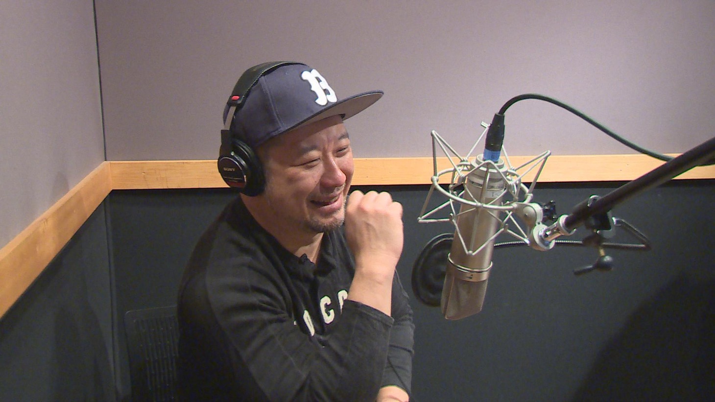 「土バラ『ここで、笑う』」にて声の出演をする、ケンドーコバヤシ。(c)中京テレビ