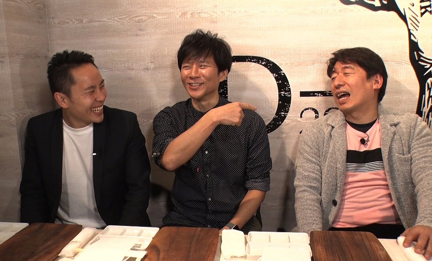 「ジモン・渡部のこれが絶景料理だ！」に出演する（左から）太田雄貴、アンジャッシュ渡部、ダチョウ倶楽部・寺門ジモン。(c)フジテレビ