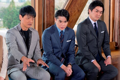 （左から）神保悟志、平成ノブシコブシ。(c)静岡朝日テレビ