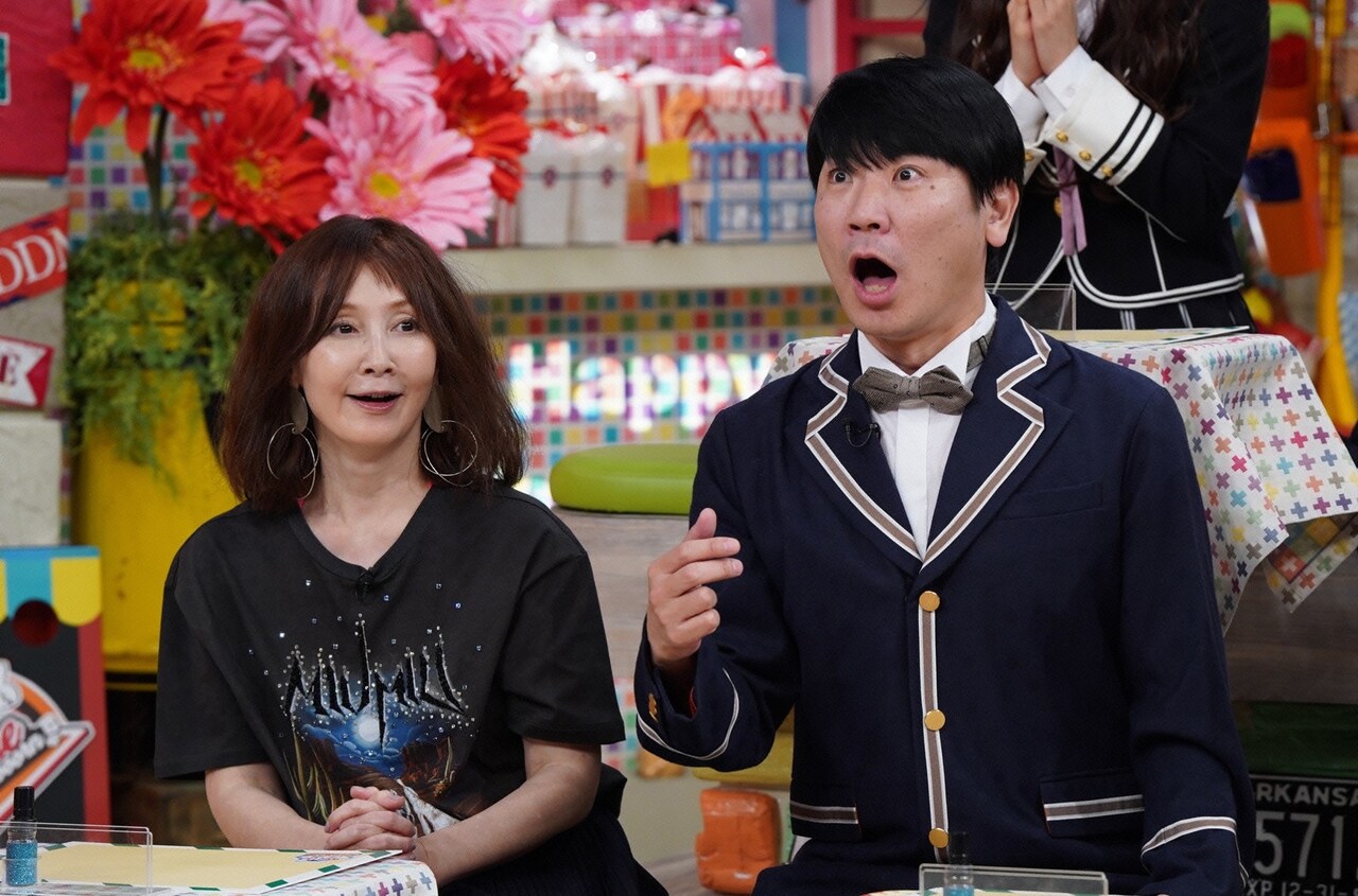 左からYOU、桂三度。(c)読売テレビ