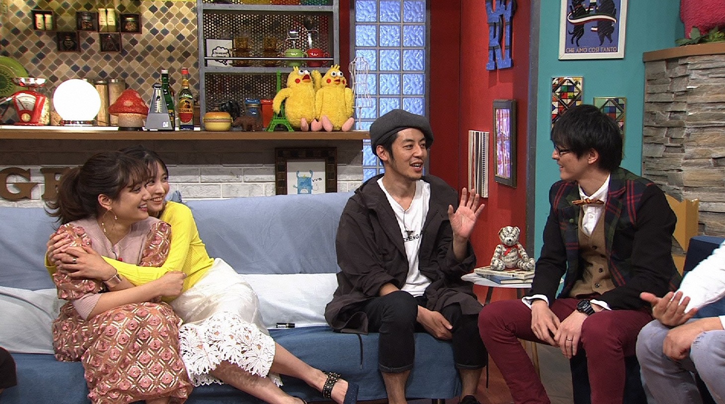 スタジオでVTRを見守る出演者たち。(c)読売テレビ