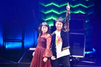 椿鬼奴（左）と藤井隆（右）。