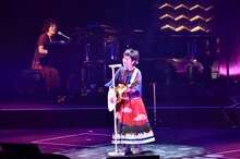 「清水ミチコ・森山良子 初夢フェス in 武道館 ～ライブでアラモード～」の様子。