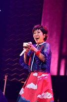 「清水ミチコ・森山良子 初夢フェス in 武道館 ～ライブでアラモード～」の様子。