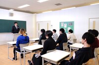 「林修VS高学歴ニート」の様子。(c)MBS