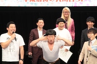 アピールする甘栗カンパニーのこっさん（中央）。